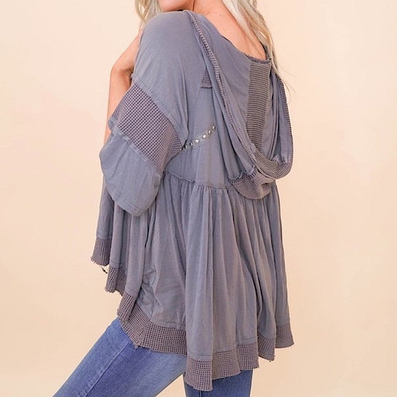 🆕🌿🤍POL: CREAM Top w/Studs SMALL - Picture 7 of 9